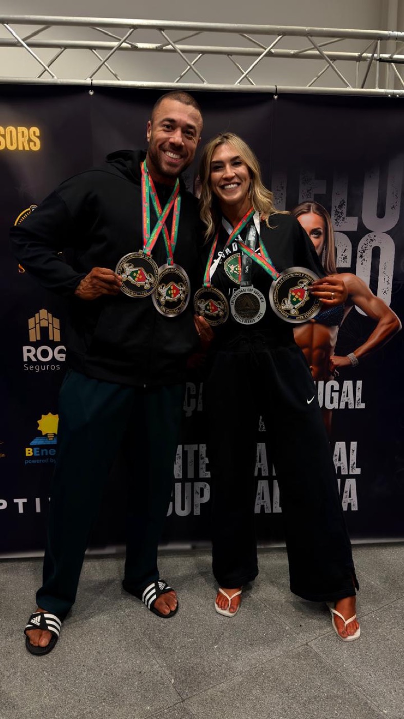 Bruno e Dra. Mariana com medalhas